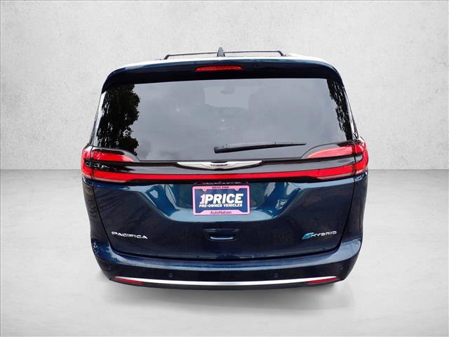 Used 2024 Chrysler Pacifica Pinnacle FWD image 2