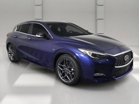 Used 2018 INFINITI QX30 Sport w/ Sport Leather Package FWD image 2