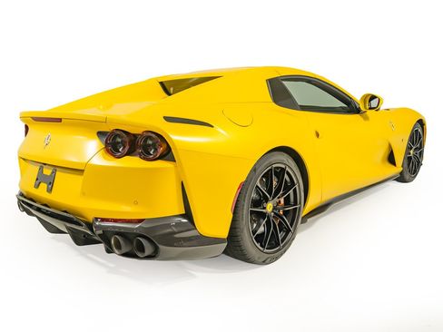 Used 2022 Ferrari 812 GTS RWD image 9