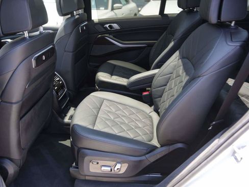 Certified 2024 BMW X7 xDrive40i w/ Premium Package AWD/4WD image 11