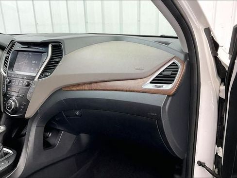 Used 2018 Hyundai Santa Fe AWD image 18