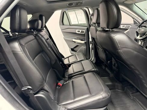 Used 2022 Ford Explorer XLT w/ Equipment Group 202A AWD/4WD image 29