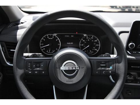 Used 2024 Nissan Rogue SV AWD/4WD image 9
