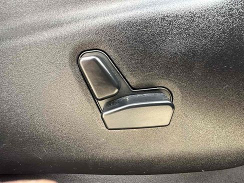 Used 2017 Jeep Grand Cherokee Overland w/ Jeep Active Safety Group AWD/4WD image 29