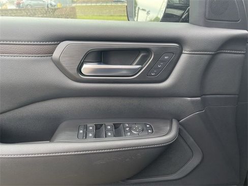 New 2025 Nissan Armada SL w/ Captain's Chari Seat Package image 28