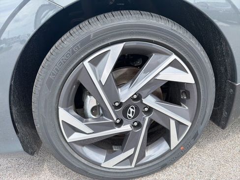 New 2026 Hyundai Elantra Limited FWD image 9
