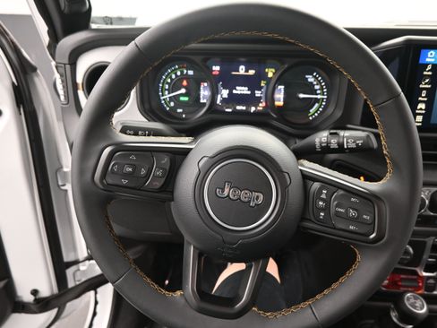 Used 2024 Jeep Wrangler Unlimited AWD/4WD image 20