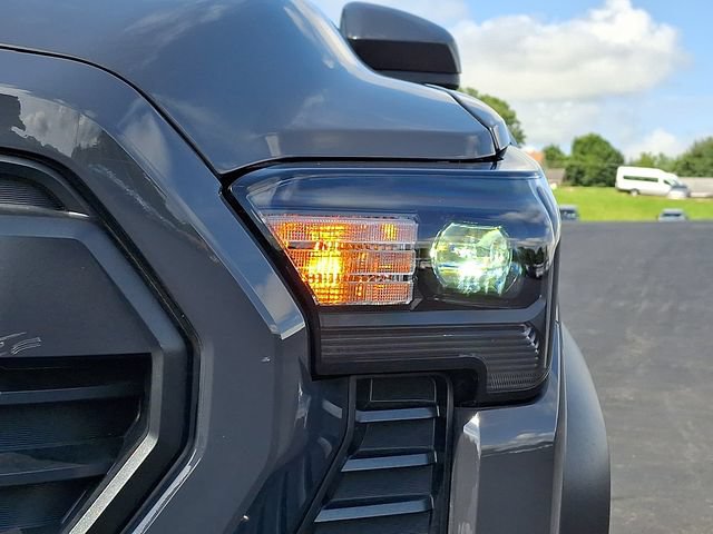 Used 2025 Toyota Tacoma TRD Off-Road AWD/4WD image 9