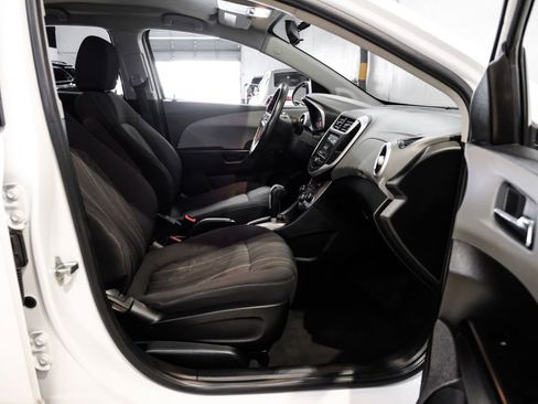 Used 2019 Chevrolet Sonic LT w/ Convenience Package image 32