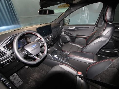 Used 2025 Ford Escape ST-Line Select w/ Tech Pack #1 AWD/4WD image 2