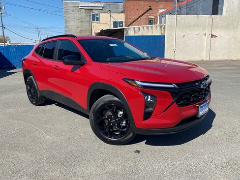 New 2026 Chevrolet Trax LT w/ Sunroof Package FWD image 1