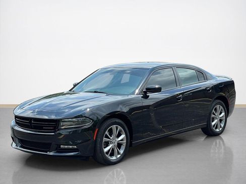 Used 2020 Dodge Charger SXT AWD/4WD image 3