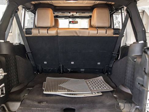 Used 2015 Jeep Wrangler Unlimited Sahara image 15