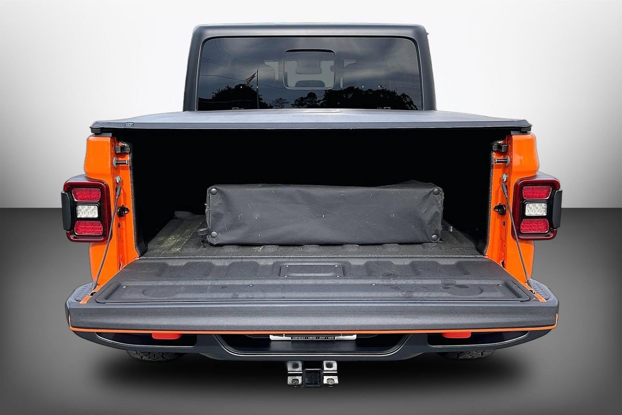Certified 2025 Jeep Gladiator Mojave w/ Convenience Group AWD/4WD image 25