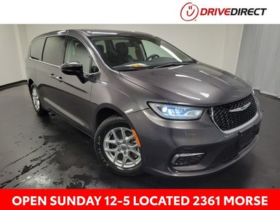 Used 2023 Chrysler Pacifica Touring-L