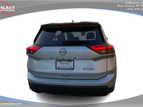 Used 2024 Nissan Rogue SV AWD/4WD image 6