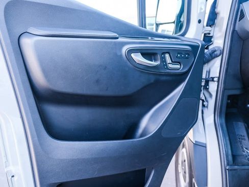 Used 2023 Mercedes-Benz Sprinter 2500 image 21