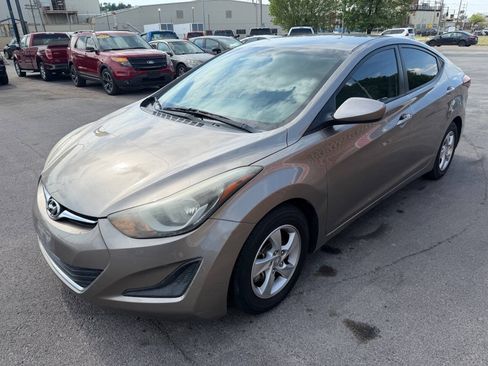 Used 2014 Hyundai Elantra SE FWD image 4