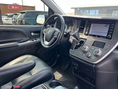 Used 2020 Toyota Sienna SE Premium image 27