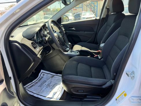 Used 2016 Chevrolet Cruze LT FWD image 9