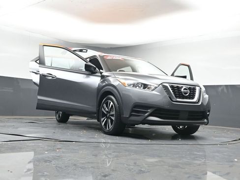 Used 2020 Nissan Kicks SV image 43