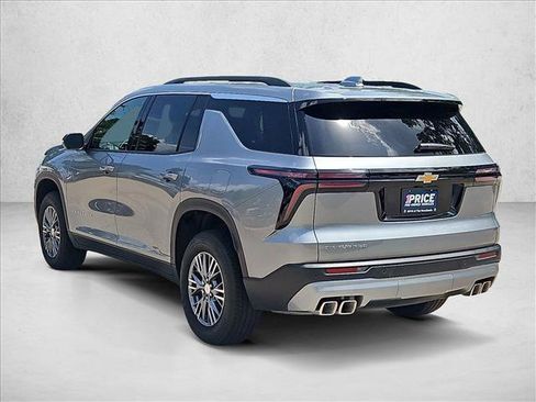 Used 2026 Chevrolet Traverse LT FWD image 8