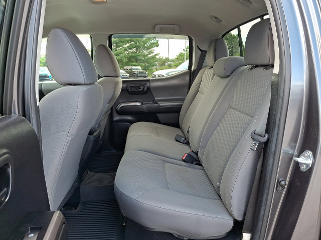 Used 2022 Toyota Tacoma SR5 AWD/4WD image 10