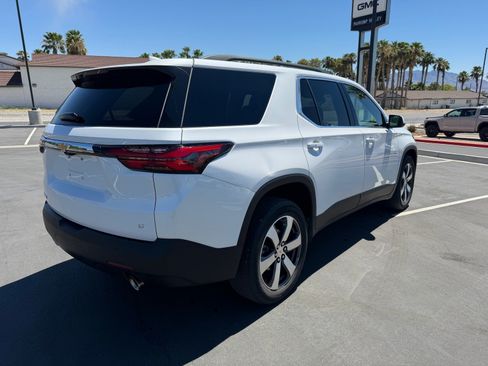 Used 2022 Chevrolet Traverse LT w/ LT Premium Package FWD image 3