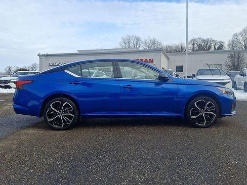 Certified 2025 Nissan Altima 2.5 SR w/ SR Premium Package image 9