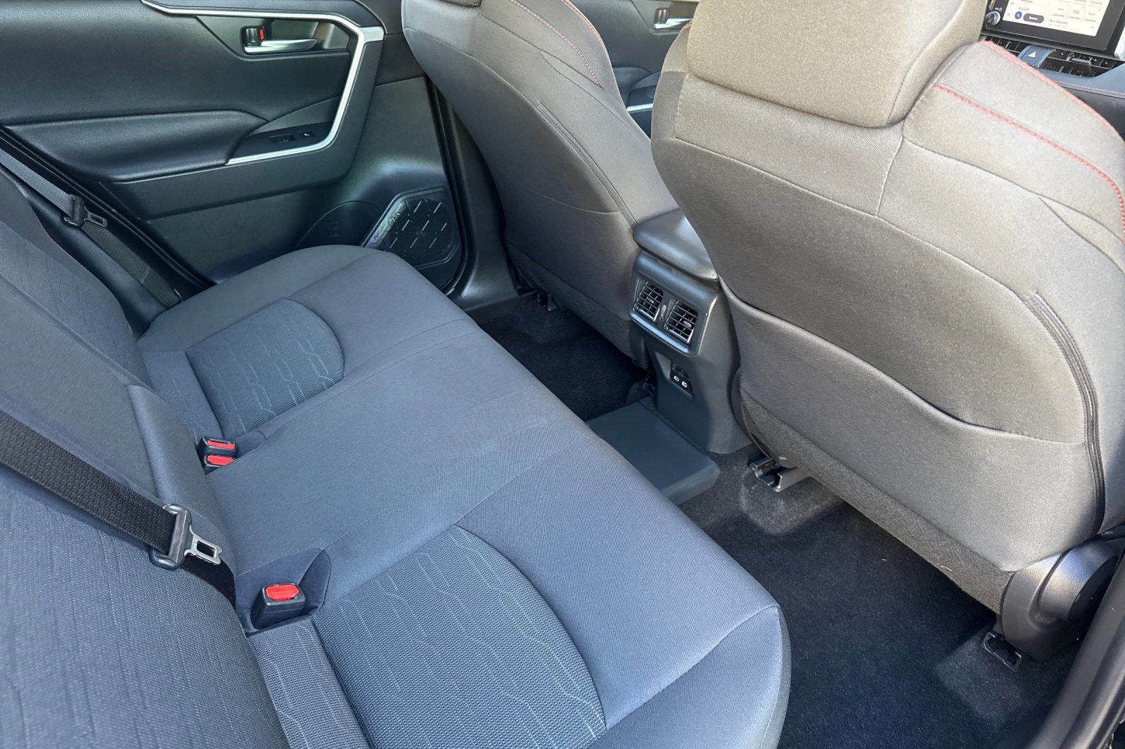 Used 2025 Toyota RAV4 SE AWD/4WD image 34