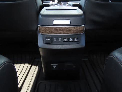 Used 2025 Toyota Sienna Platinum AWD/4WD image 30