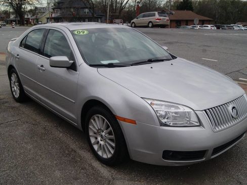 Used 2009 Mercury Milan Premier image 2