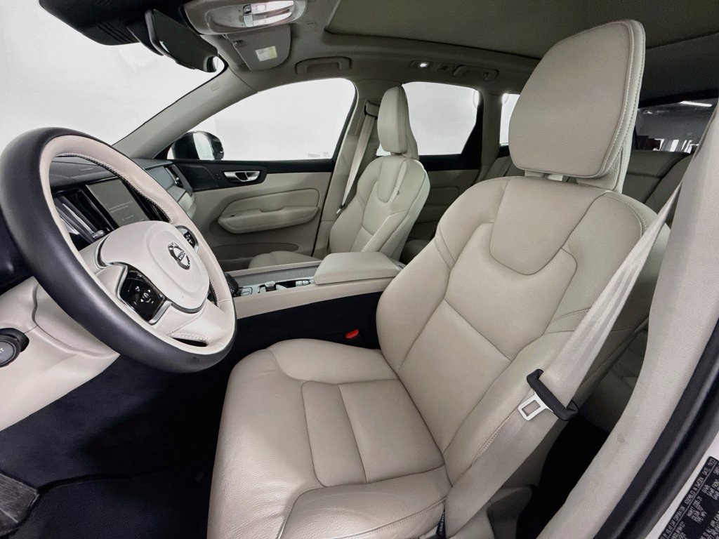 Used 2024 Volvo XC60 T8 Plus w/ Climate Package AWD/4WD image 5