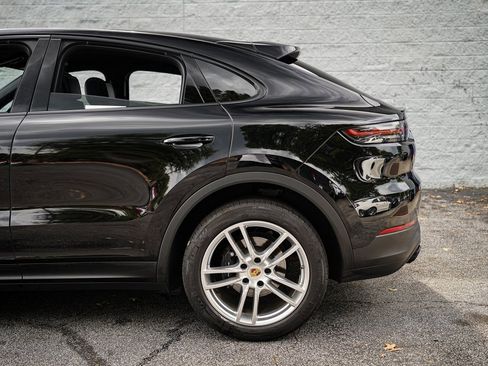 Used 2023 Porsche Cayenne Base w/ Premium Package image 12