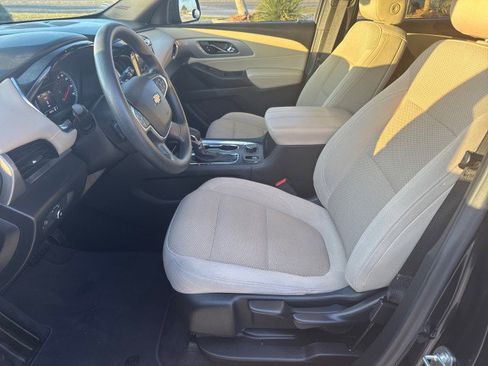 Used 2022 Chevrolet Traverse LS image 5