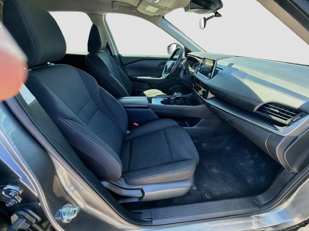 Used 2025 Nissan Rogue S FWD image 31