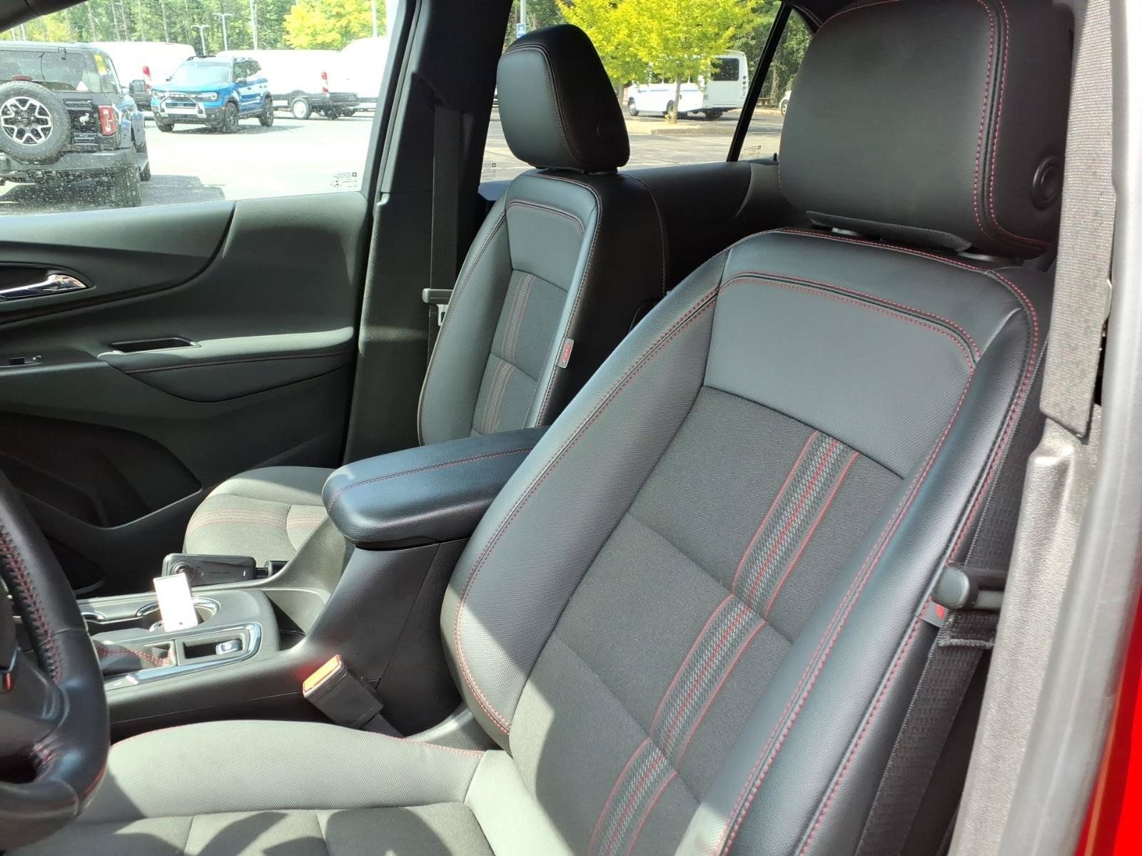 Used 2022 Chevrolet Equinox RS w/ Infotainment Package FWD image 16