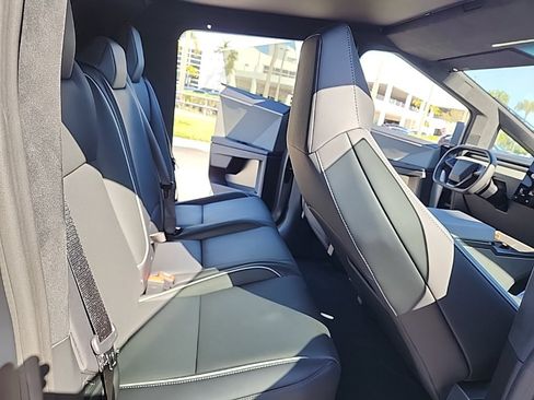 Used 2025 Tesla Cybertruck AWD Crew Cab image 21