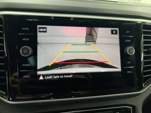 Used 2023 Volkswagen Atlas SE w/ Panoramic Sunroof Package FWD image 14