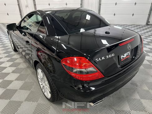 Used 2009 Mercedes-Benz SLK 300 image 19