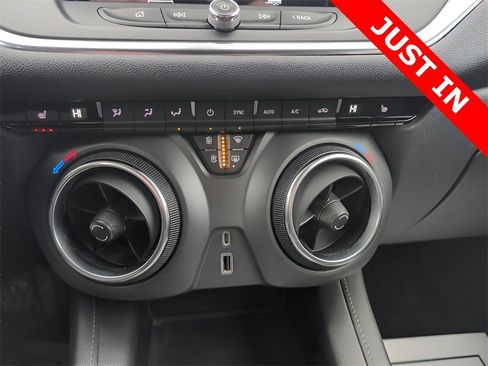 Used 2020 Chevrolet Blazer LT image 13