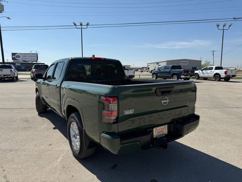 Used 2022 Nissan Frontier SV image 3