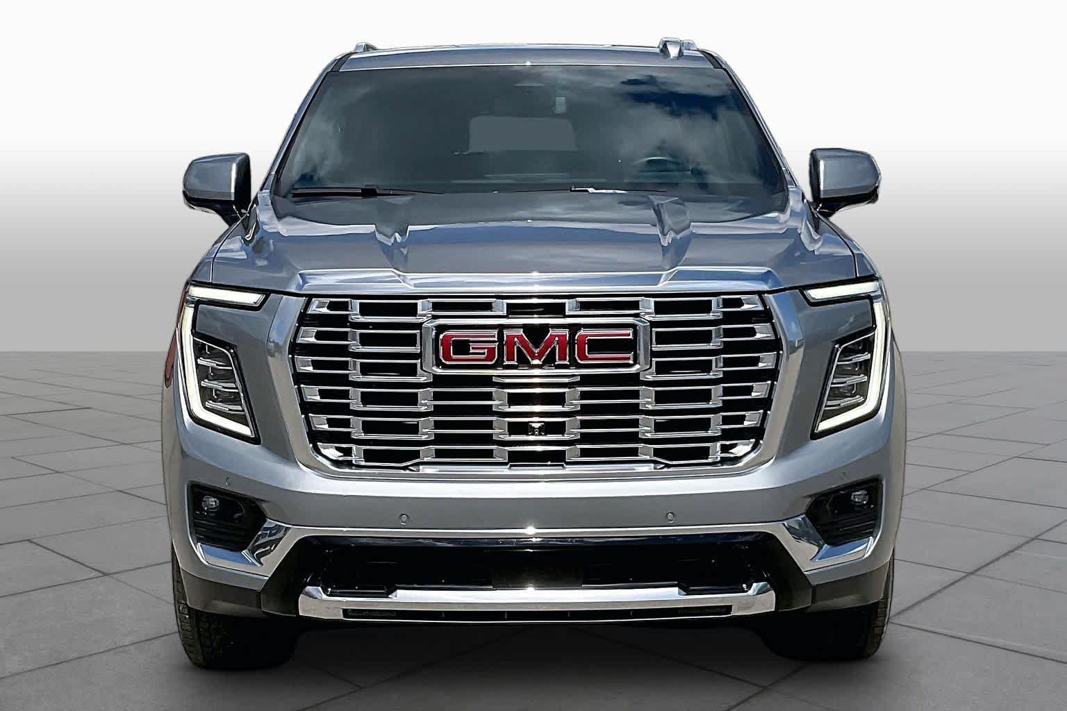 Used 2025 GMC Yukon Denali RWD image 4
