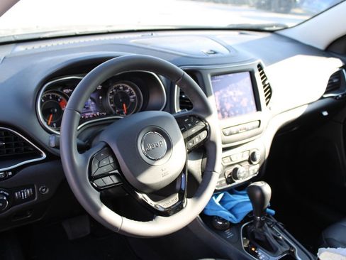 Used 2023 Jeep Cherokee Altitude Lux image 11