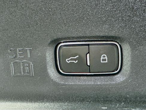 Used 2025 Ford Expedition Active AWD/4WD image 32