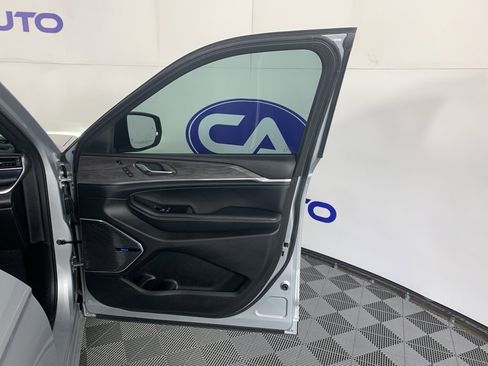 Used 2022 Jeep Grand Cherokee L Overland w/ Luxury Tech Group IV image 41