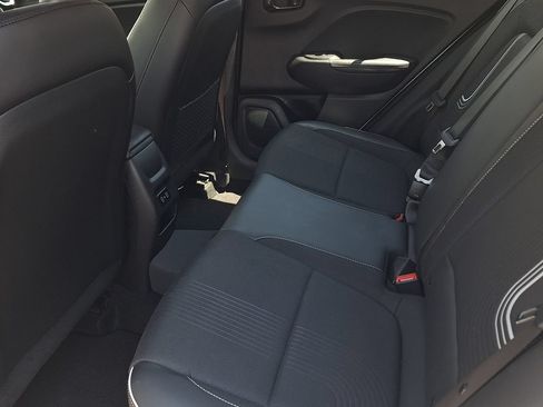 Used 2024 Hyundai Venue Limited FWD image 12
