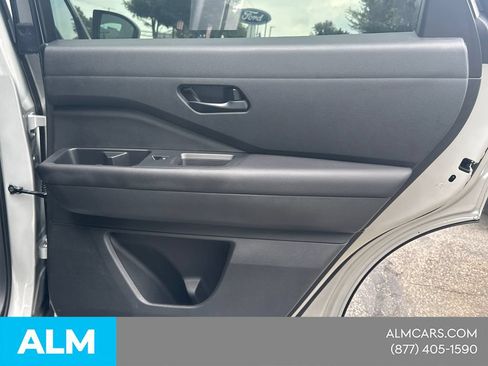 Used 2025 Nissan Pathfinder SV FWD image 19
