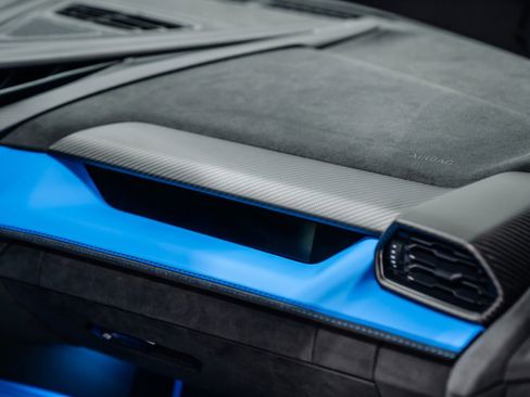 Used 2025 Lamborghini Revuelto image 17