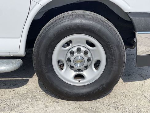 Used 2024 Chevrolet Express 2500 w/ Driver Convenience Package image 28